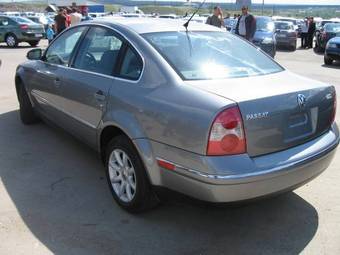 2004 Volkswagen Passat Photos