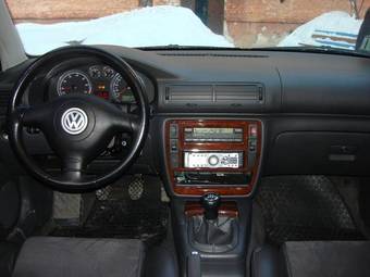 2004 Volkswagen Passat Images