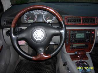 2004 Volkswagen Passat Images