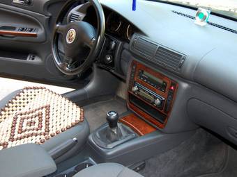 2004 Volkswagen Passat Photos