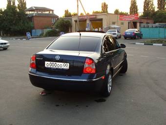 2004 Volkswagen Passat Images