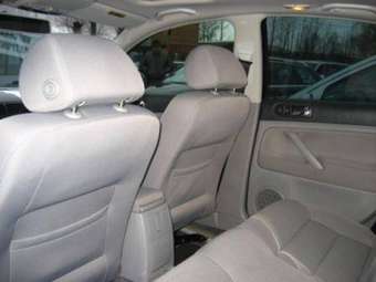 2005 Volkswagen Passat Photos
