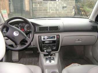 2005 Volkswagen Passat Photos