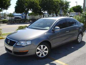 2005 Volkswagen Passat Photos