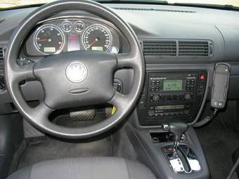 2005 Volkswagen Passat Images