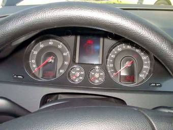 2005 Volkswagen Passat Images