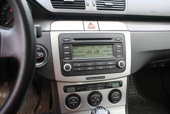 2005 Volkswagen Passat Photos