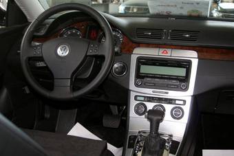 2008 Volkswagen Passat Photos