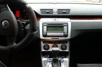2009 Volkswagen Passat Images
