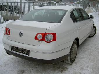 2010 Volkswagen Passat Photos