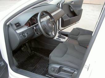 2010 Volkswagen Passat Photos