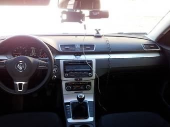 2011 Volkswagen Passat Pictures