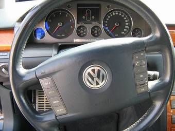 2003 Volkswagen Phaeton Images