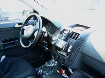 2004 Volkswagen Polo Photos