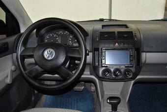 2004 Volkswagen Polo Photos
