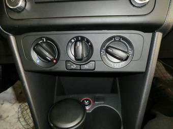 2012 Volkswagen Polo Pictures