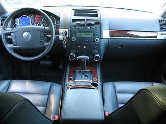 2004 Volkswagen Touareg Photos