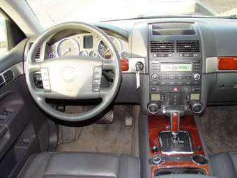 2004 Volkswagen Touareg Photos