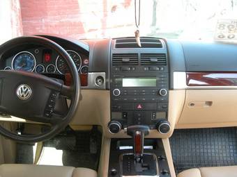 2004 Volkswagen Touareg Images