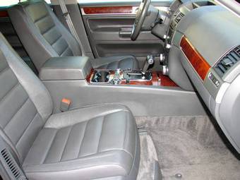 2004 Volkswagen Touareg Images