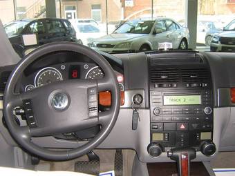 2004 Volkswagen Touareg Images