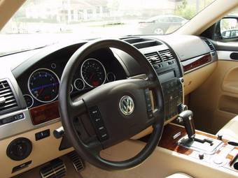 2004 Volkswagen Touareg Photos