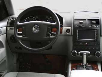 2005 Volkswagen Touareg Images