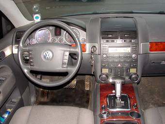 2005 Volkswagen Touareg Images