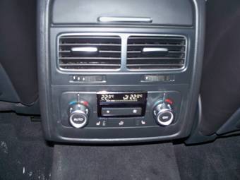 2010 Volkswagen Touareg Pics