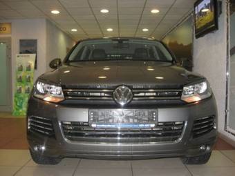 2010 Volkswagen Touareg Photos