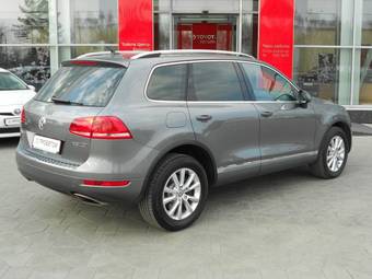 2010 Volkswagen Touareg Photos