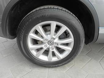 2010 Volkswagen Touareg Photos