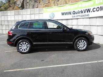 2011 Volkswagen Touareg Pics