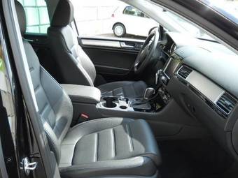 2011 Volkswagen Touareg Photos