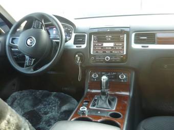 2011 Volkswagen Touareg Photos