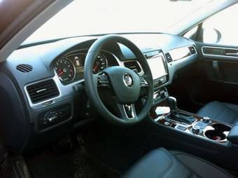 2011 Volkswagen Touareg Pictures