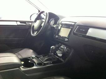2011 Volkswagen Touareg Photos