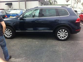 2011 Volkswagen Touareg Photos