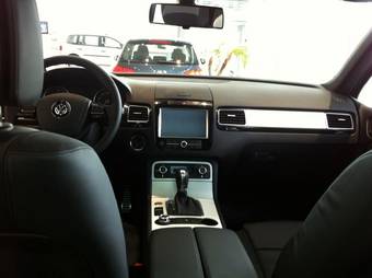 2012 Volkswagen Touareg Images