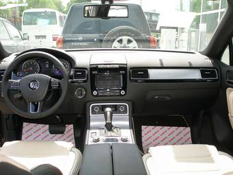 2012 Volkswagen Touareg Images