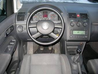 2005 Volkswagen Touran Photos