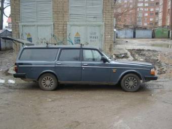 1983 Volvo 240 Pictures