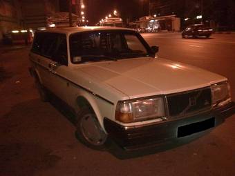 1990 Volvo 240 Pictures