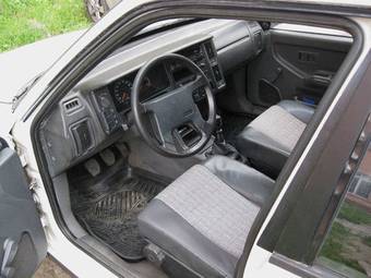 1991 Volvo 440 Photos