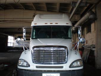 2004 Volvo 440 Pictures
