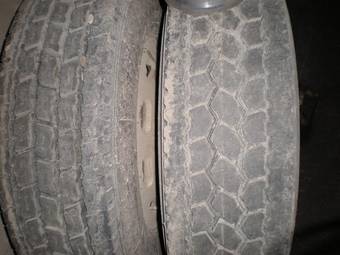 2004 Volvo 440 Photos