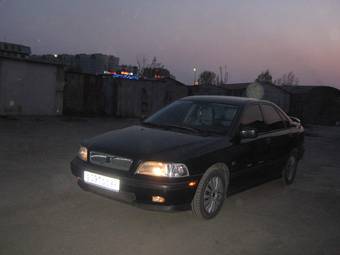 2000 Volvo S40 Photos