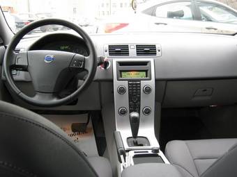 2010 Volvo S40 Pictures