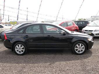 2010 Volvo S40 Pictures