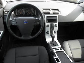 2010 Volvo S40 Pics